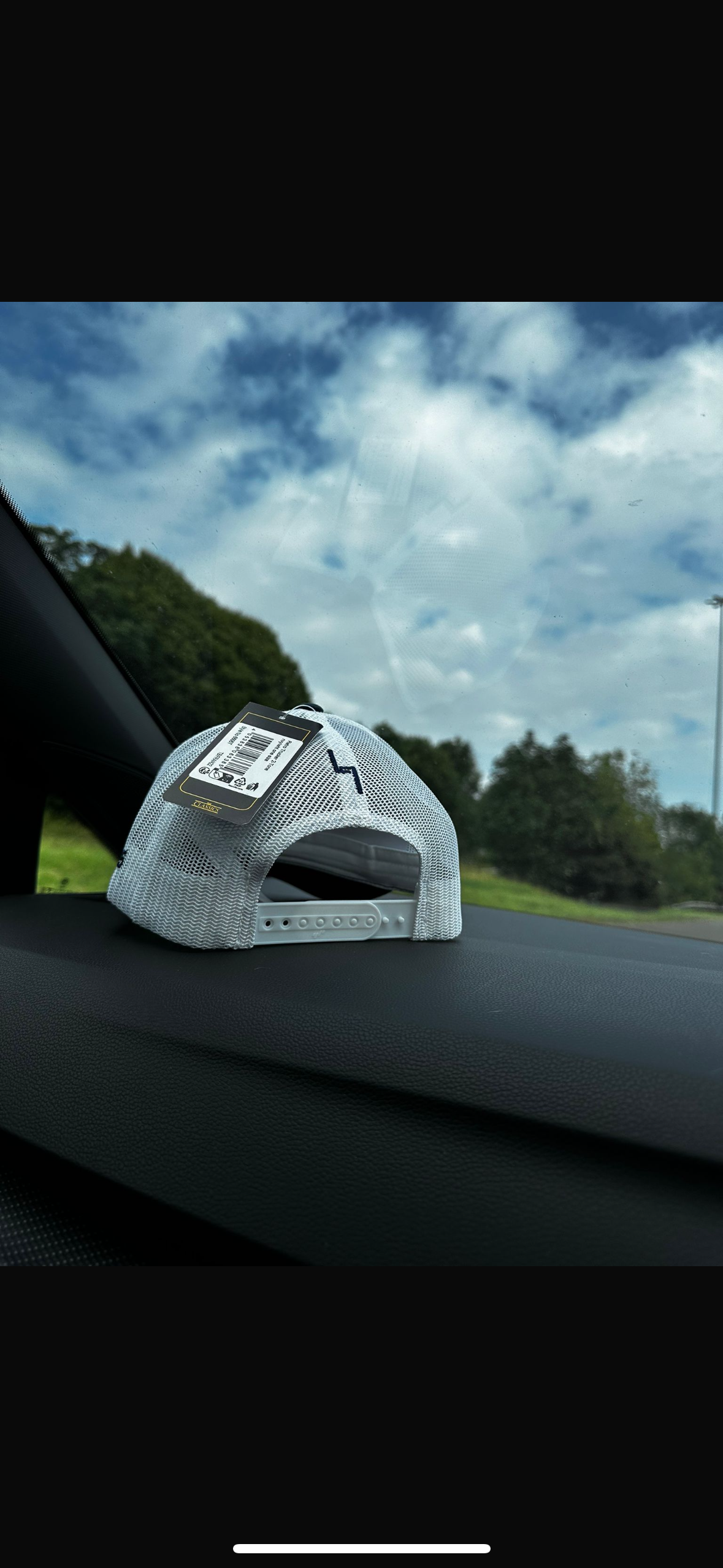 Navy/white cap